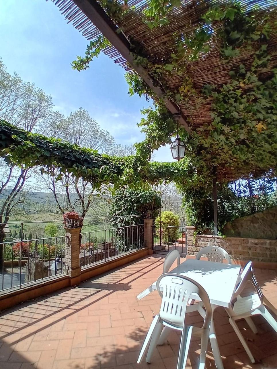 Casa Serafina Trilocale Con Arredi D'Arte E Parcheggio Privato Orvieto Luaran gambar